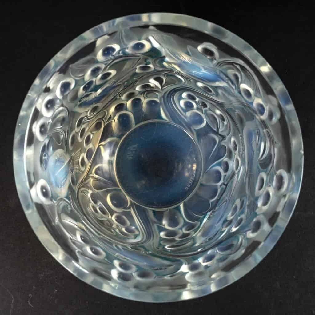 Vase « Avallon » verre opalescent patiné bleu de René LALIQUE | Biron Vase "Avallon" verre opalescent patiné bleu de René LALIQUE