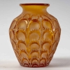 Vase « Laiterons » verre blanc patiné blanc de René LALIQUE | Biron Vase "Laiterons" verre blanc patiné blanc de René LALIQUE