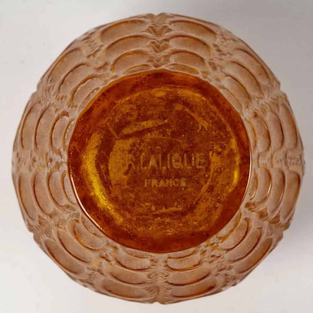 Vase « Laiterons » verre blanc patiné blanc de René LALIQUE | Biron Vase "Laiterons" verre blanc patiné blanc de René LALIQUE