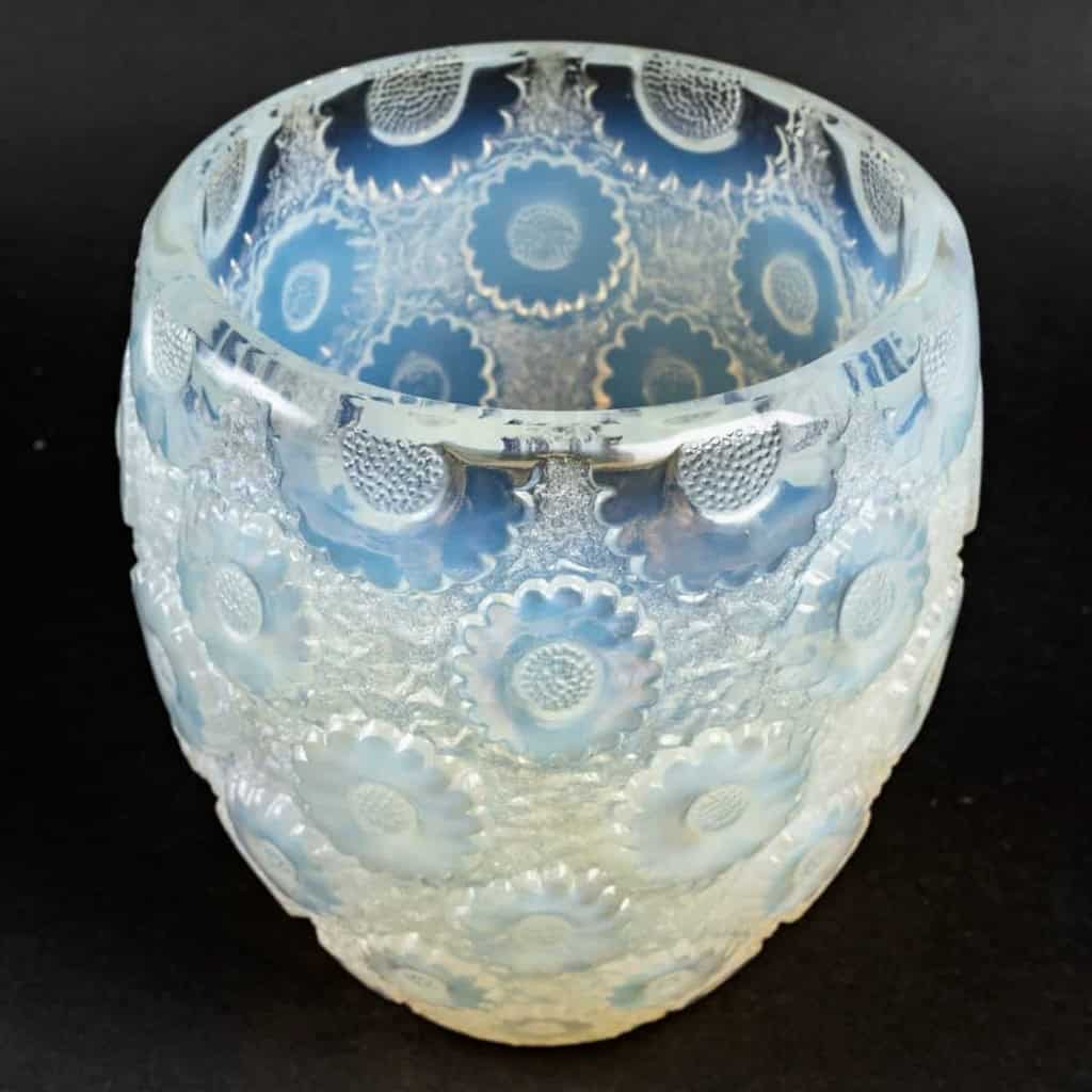 Vase « Pâquerettes » verre opalescent de René LALIQUE | Biron Vase "Pâquerettes" verre opalescent de René LALIQUE