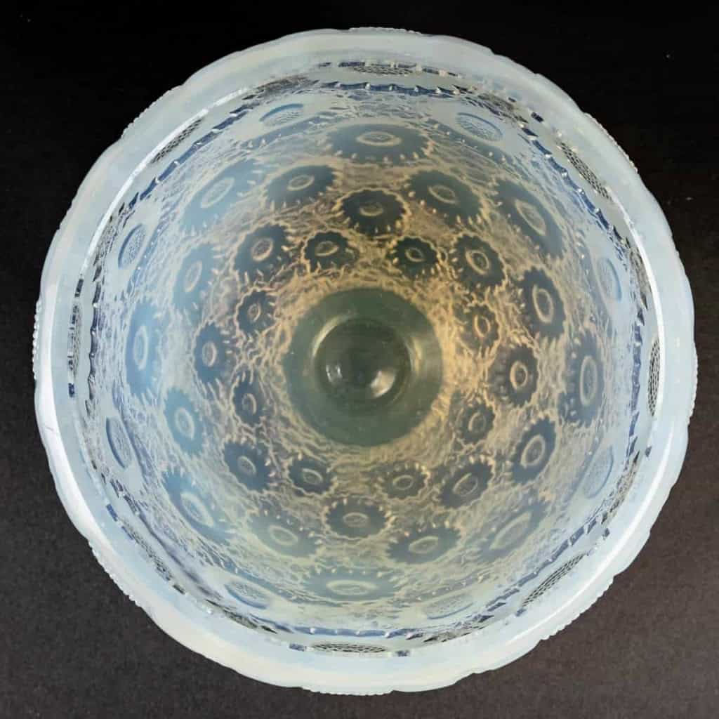 Vase « Pâquerettes » verre opalescent de René LALIQUE | Biron Vase "Pâquerettes" verre opalescent de René LALIQUE