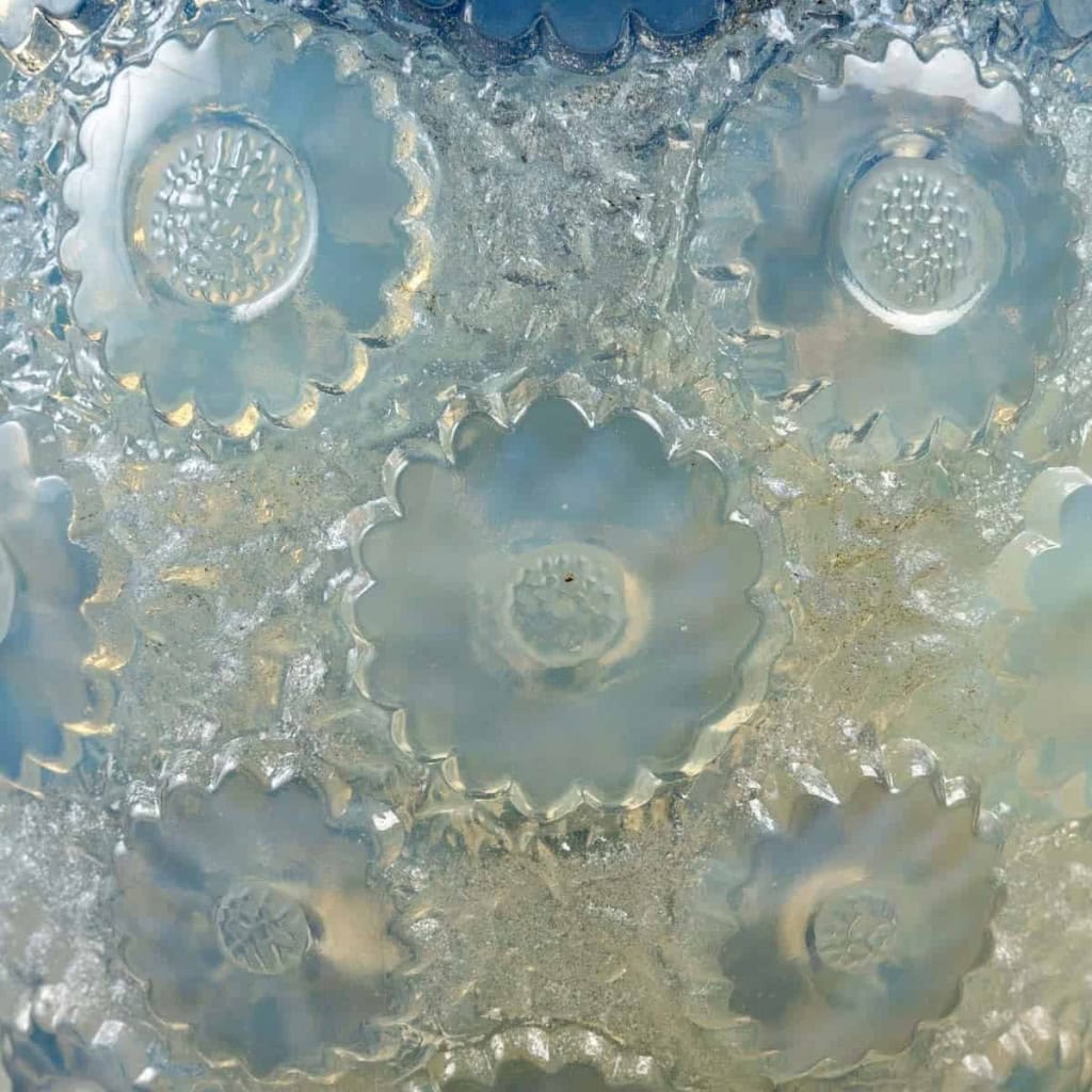 Vase « Pâquerettes » verre opalescent de René LALIQUE | Biron Vase "Pâquerettes" verre opalescent de René LALIQUE