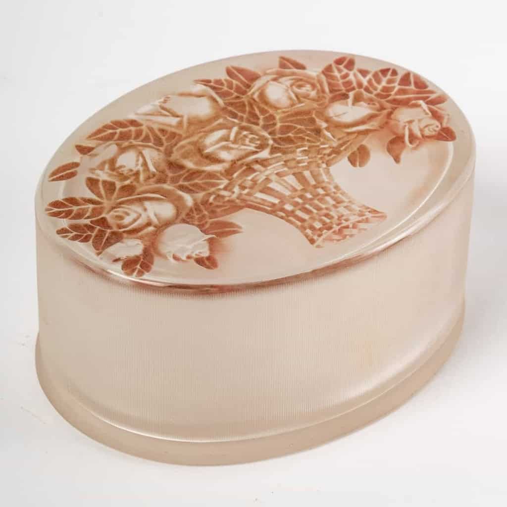 Boite « Panier de Roses » verre blanc patiné sépia de René LALIQUE | Biron Boite "Panier de Roses" verre blanc patiné sépia de René LALIQUE