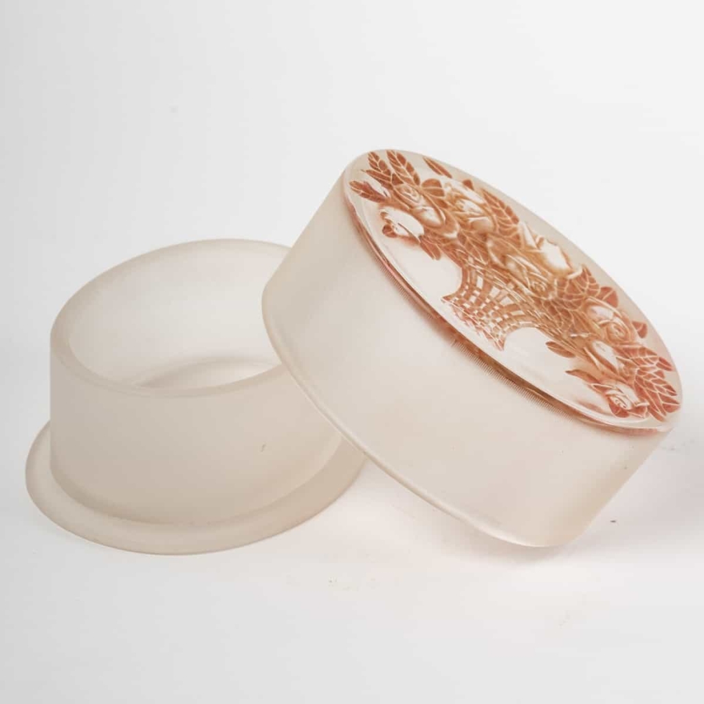 Boite « Panier de Roses » verre blanc patiné sépia de René LALIQUE | Biron Boite "Panier de Roses" verre blanc patiné sépia de René LALIQUE