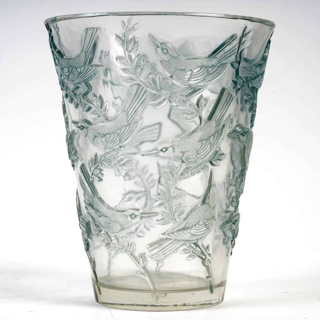 Vase « Grives » verre blanc patiné bleu de René LALIQUE | Biron Vase "Grives" verre blanc patiné bleu de René LALIQUE