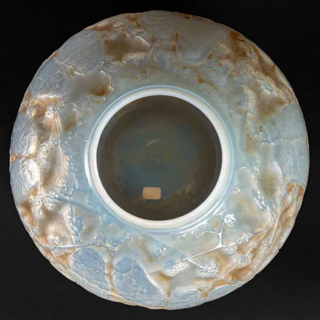 Vase « Perruches » verre opalescent double couche patiné sépia de René LALIQUE | Biron Vase "Perruches" verre opalescent double couche patiné sépia de René LALIQUE