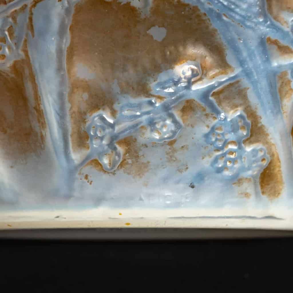 Vase « Perruches » verre opalescent double couche patiné sépia de René LALIQUE | Biron Vase "Perruches" verre opalescent double couche patiné sépia de René LALIQUE