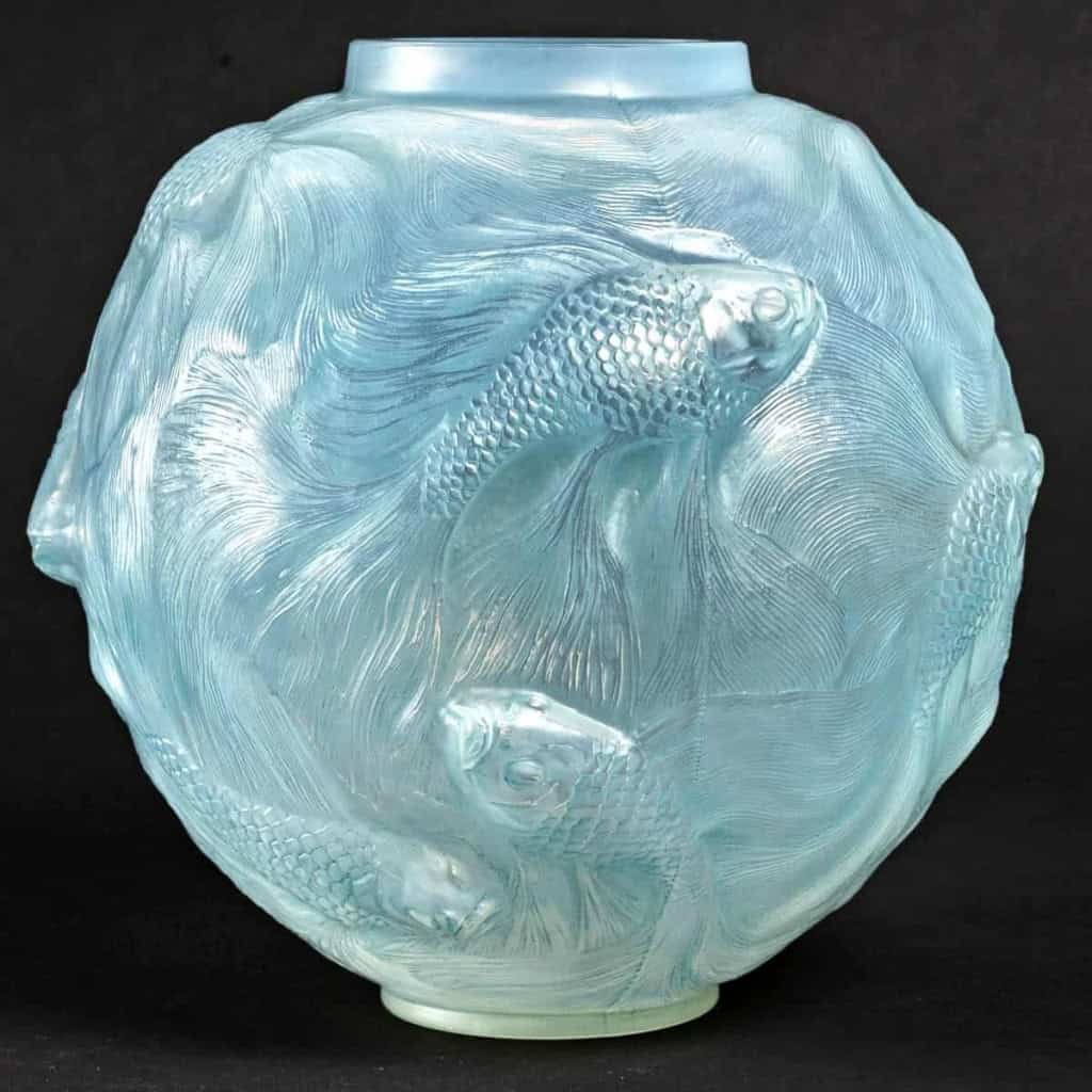 Vase « Formose » verre opalescent double couche patiné bleu de René LALIQUE | Biron Vase "Formose" verre opalescent double couche patiné bleu de René LALIQUE