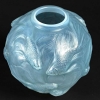 Vase « Formose » verre opalescent double couche patiné bleu de René LALIQUE | Biron Vase "Formose" verre opalescent double couche patiné bleu de René LALIQUE