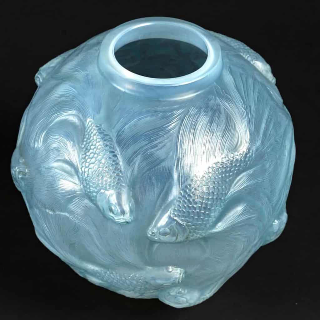 Vase « Formose » verre opalescent double couche patiné bleu de René LALIQUE | Biron Vase "Formose" verre opalescent double couche patiné bleu de René LALIQUE