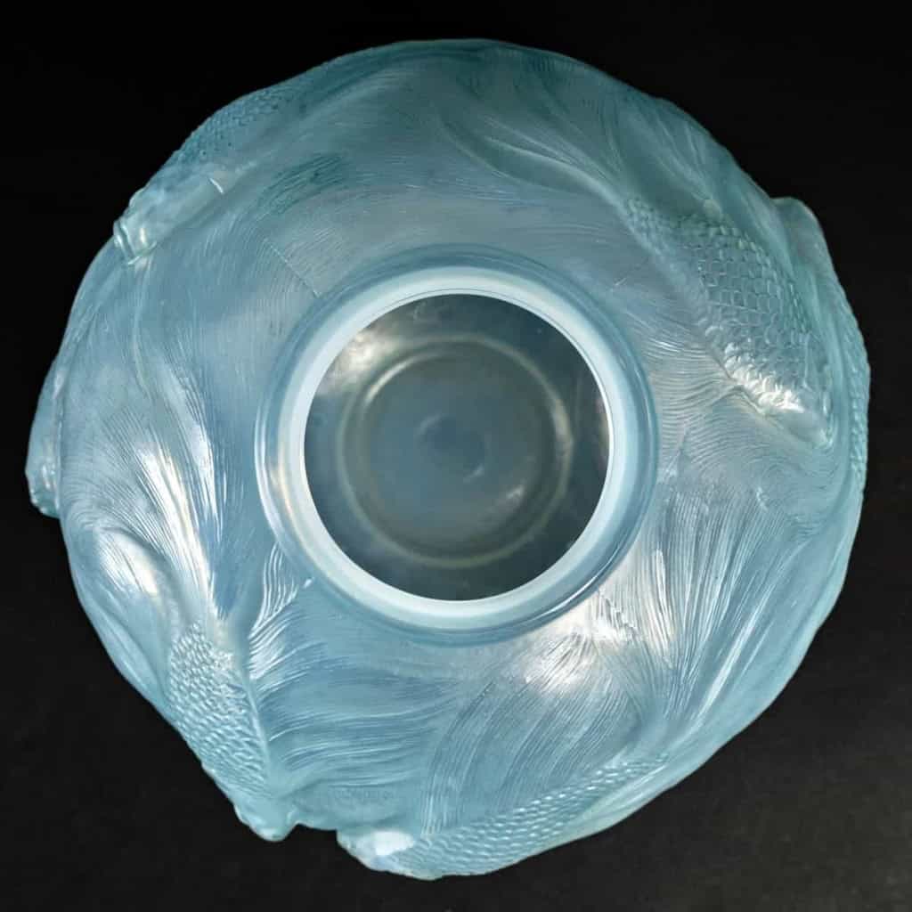 Vase « Formose » verre opalescent double couche patiné bleu de René LALIQUE | Biron Vase "Formose" verre opalescent double couche patiné bleu de René LALIQUE