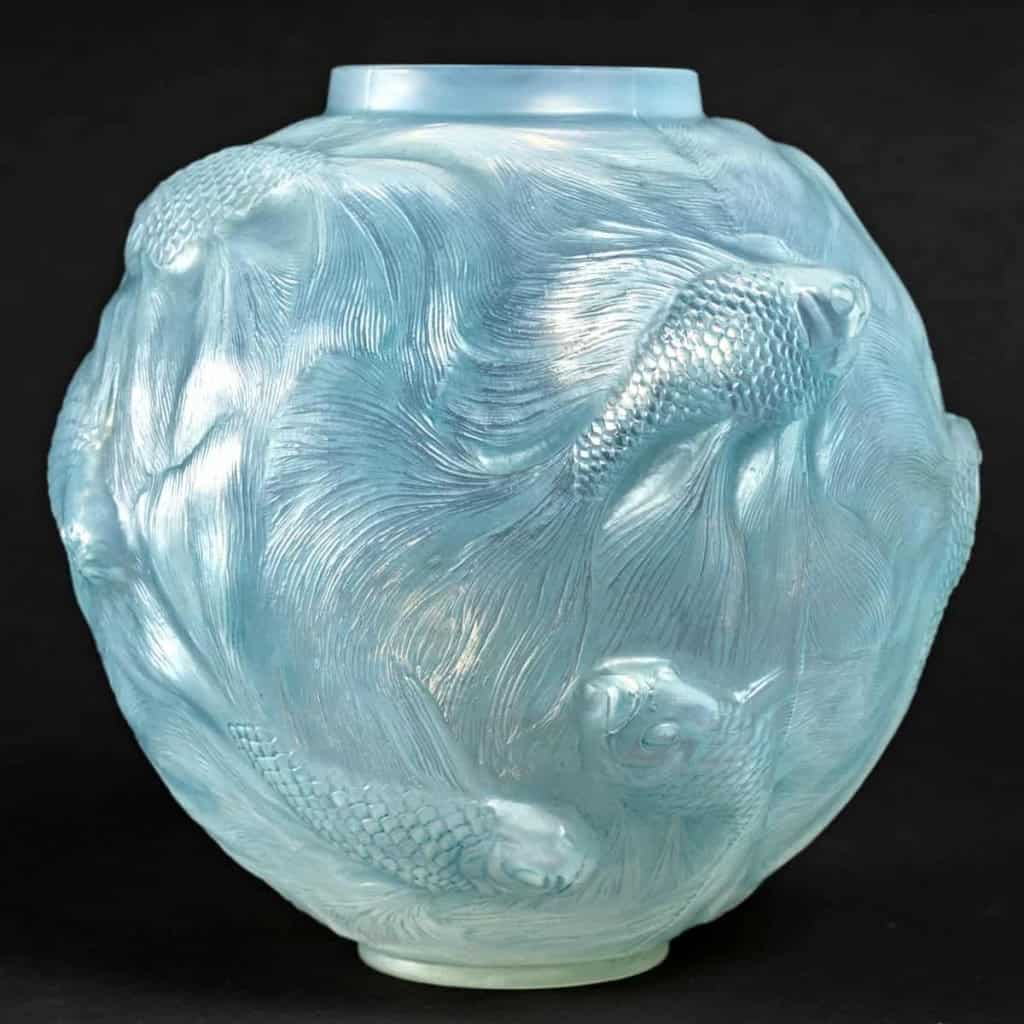Vase « Formose » verre opalescent double couche patiné bleu de René LALIQUE | Biron Vase "Formose" verre opalescent double couche patiné bleu de René LALIQUE