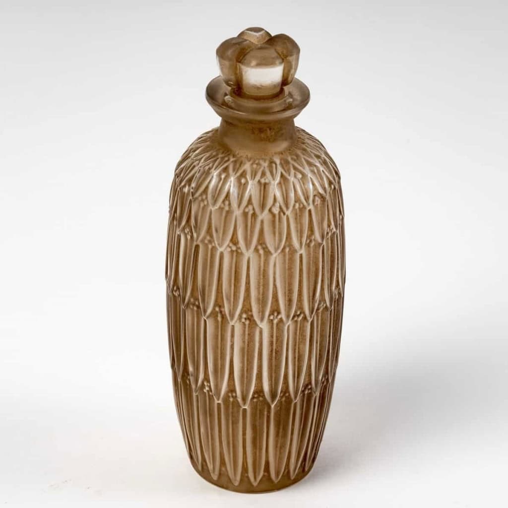 Flacon « Petites Feuilles » verre blanc patiné sépia de René LALIQUE | Biron Flacon "Petites Feuilles" verre blanc patiné sépia de René LALIQUE