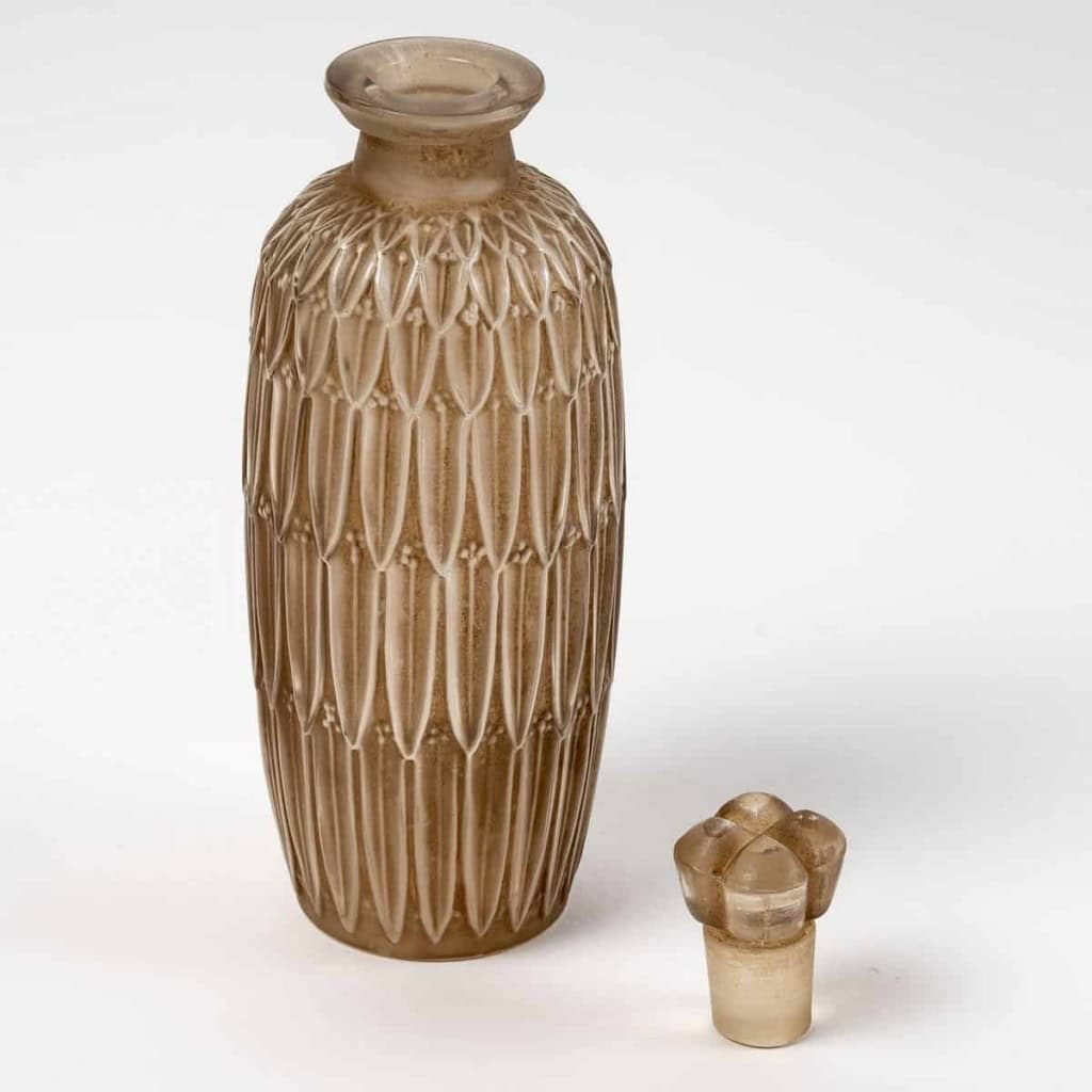 Flacon « Petites Feuilles » verre blanc patiné sépia de René LALIQUE | Biron Flacon "Petites Feuilles" verre blanc patiné sépia de René LALIQUE