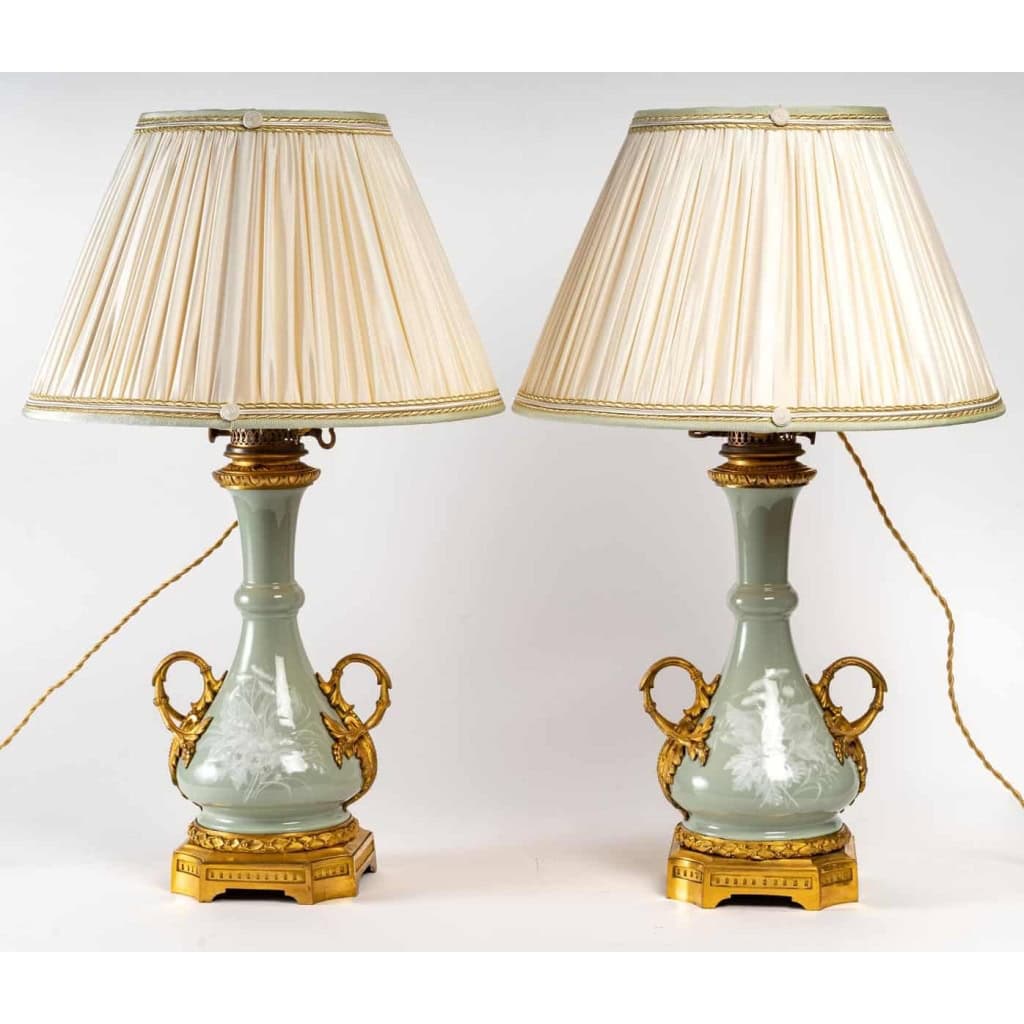 Une paire de lampes céladon, manufacture de Sèvres 1850 | Biron |||||||||||