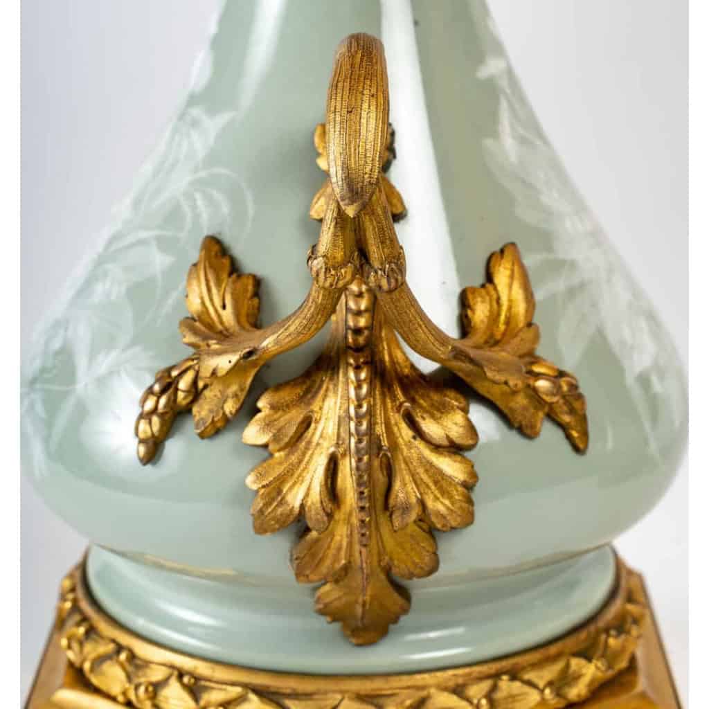 Une paire de lampes céladon, manufacture de Sèvres 1850 | Biron Une paire de lampes céladon, manufacture de Sèvres 1850
