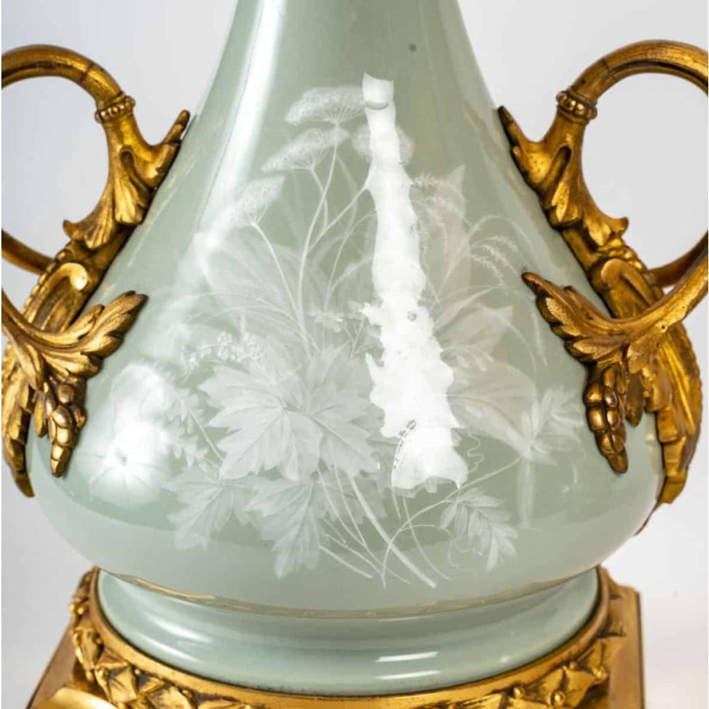 Une paire de lampes céladon, manufacture de Sèvres 1850 | Biron Une paire de lampes céladon, manufacture de Sèvres 1850