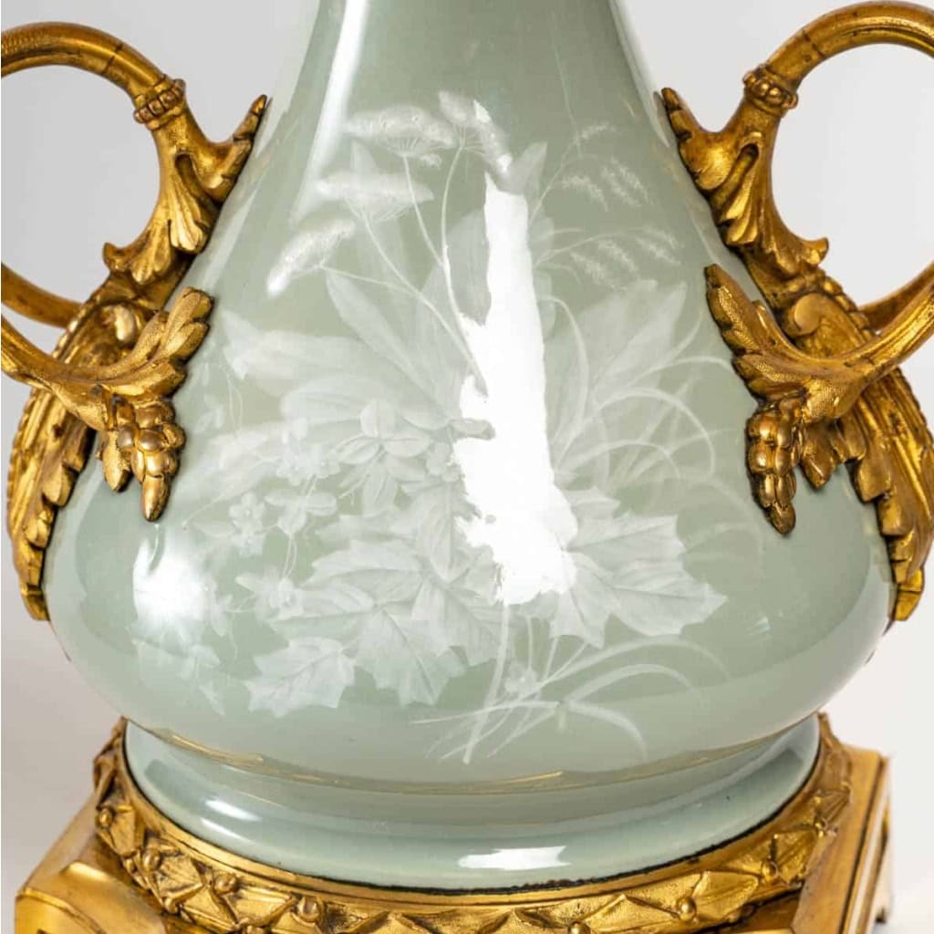Une paire de lampes céladon, manufacture de Sèvres 1850 | Biron Une paire de lampes céladon, manufacture de Sèvres 1850