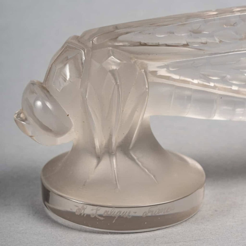 Mascotte Automobile « Petite Libellule » verre blanc de René LALIQUE | Biron Mascotte Automobile "Petite Libellule" verre blanc de René LALIQUE