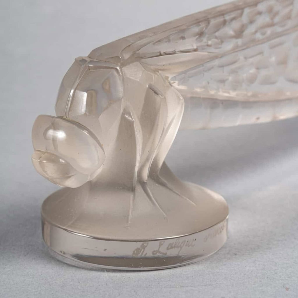Mascotte Automobile « Petite Libellule » verre blanc de René LALIQUE | Biron Mascotte Automobile "Petite Libellule" verre blanc de René LALIQUE