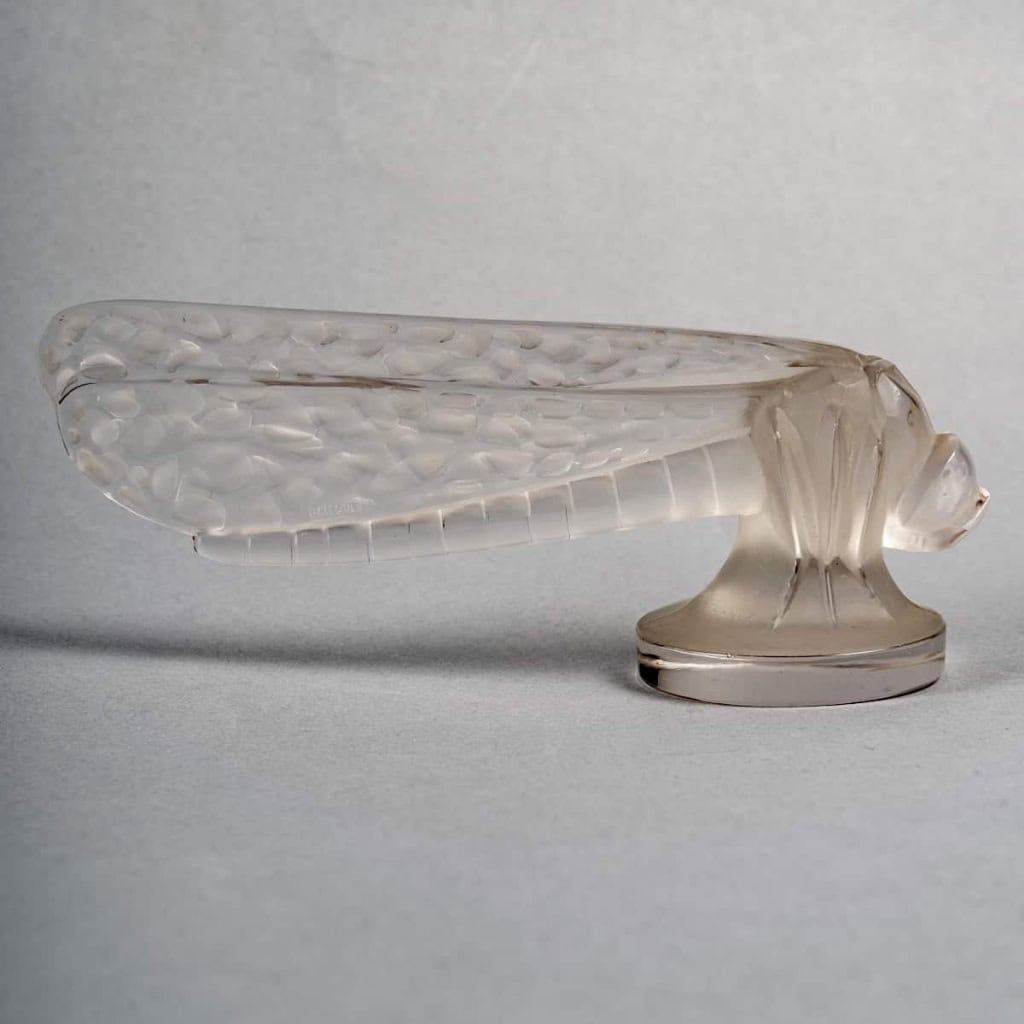 Mascotte Automobile « Petite Libellule » verre blanc de René LALIQUE | Biron Mascotte Automobile "Petite Libellule" verre blanc de René LALIQUE