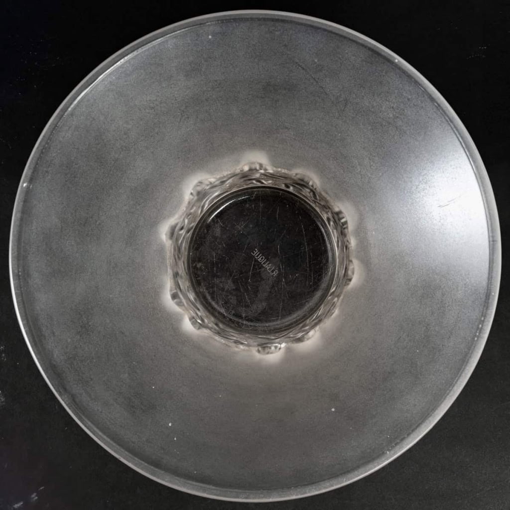 Vase « Farandole » verre blanc patiné sépia de René LALIQUE | Biron Vase "Farandole" verre blanc patiné sépia de René LALIQUE