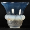 Vase « Piriac » verre opalescent de René LALIQUE | Biron Vase "Piriac" verre opalescent de René LALIQUE