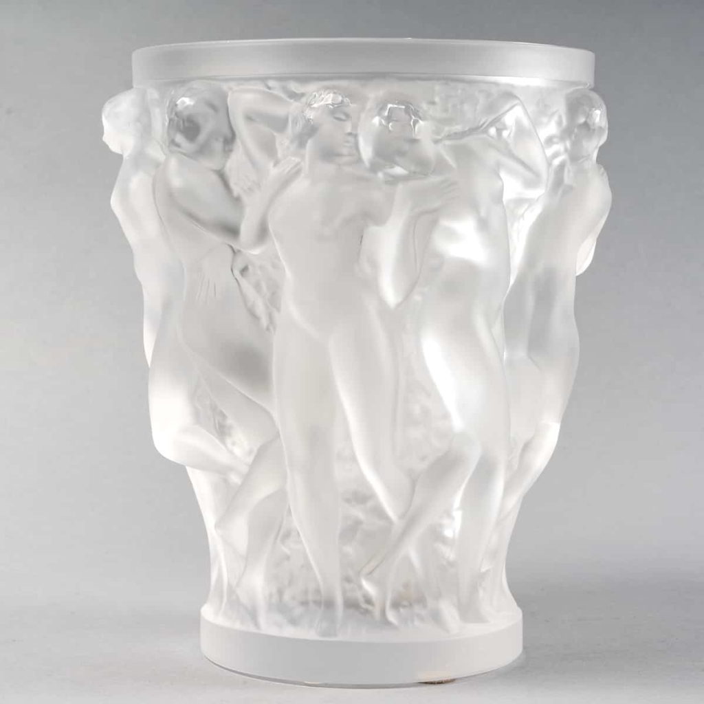 Vase « Bacchantes » cristal blanc de LALIQUE FRANCE | Biron Vase "Bacchantes" cristal blanc de LALIQUE FRANCE