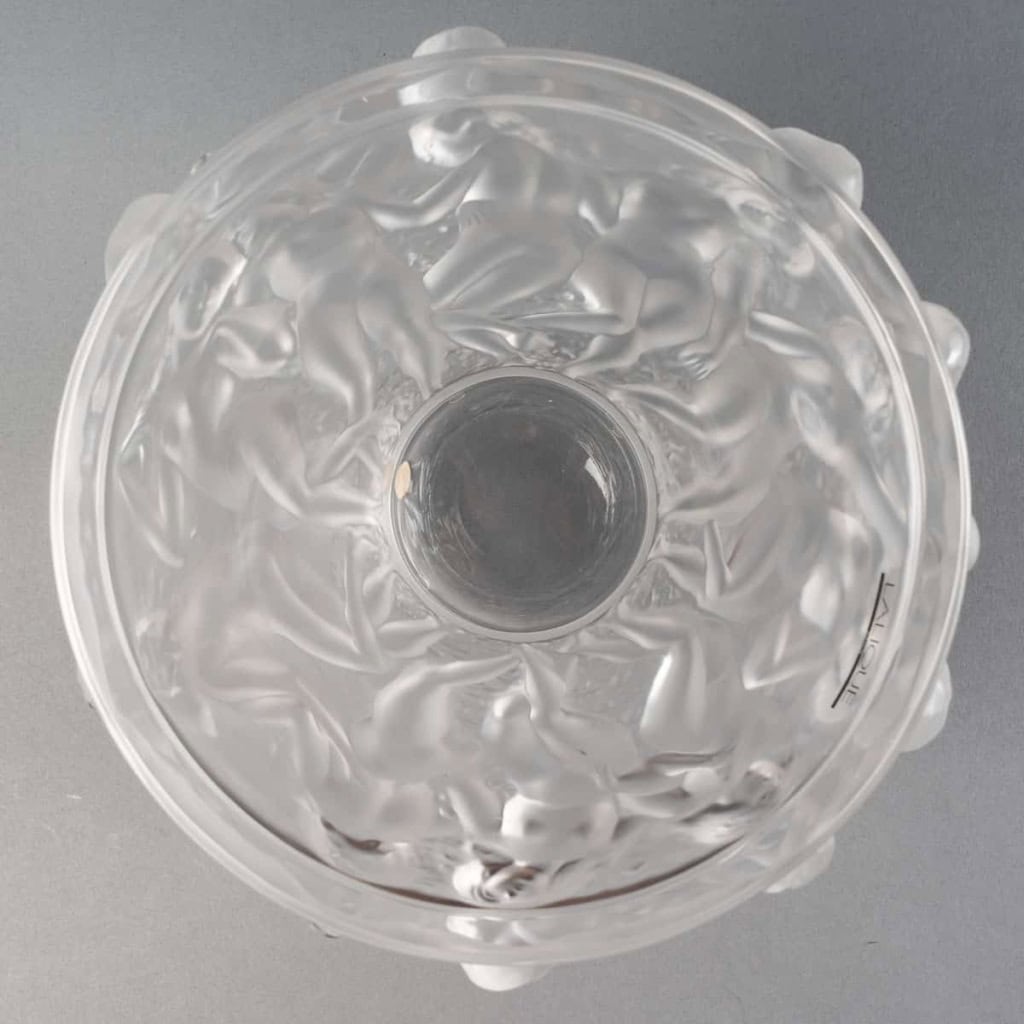 Vase « Bacchantes » cristal blanc de LALIQUE FRANCE | Biron Vase "Bacchantes" cristal blanc de LALIQUE FRANCE