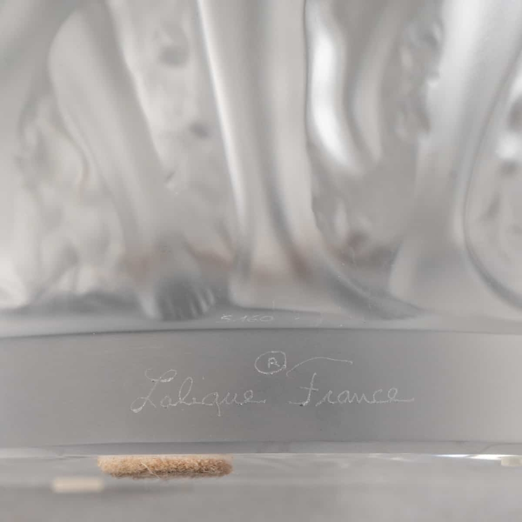 Vase « Bacchantes » cristal blanc de LALIQUE FRANCE | Biron Vase "Bacchantes" cristal blanc de LALIQUE FRANCE
