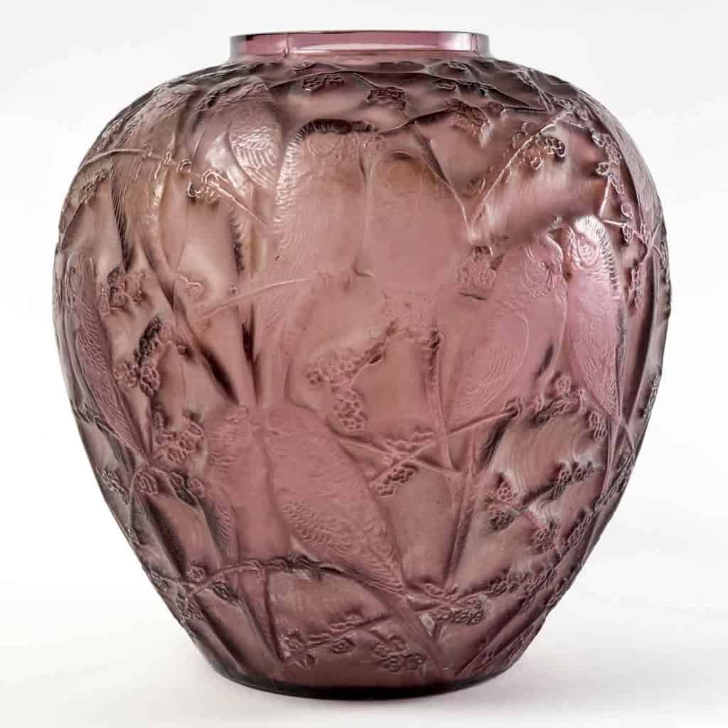 Vase « Perruches » verre améthyste patiné blanc de René LALIQUE | Biron |||||||||