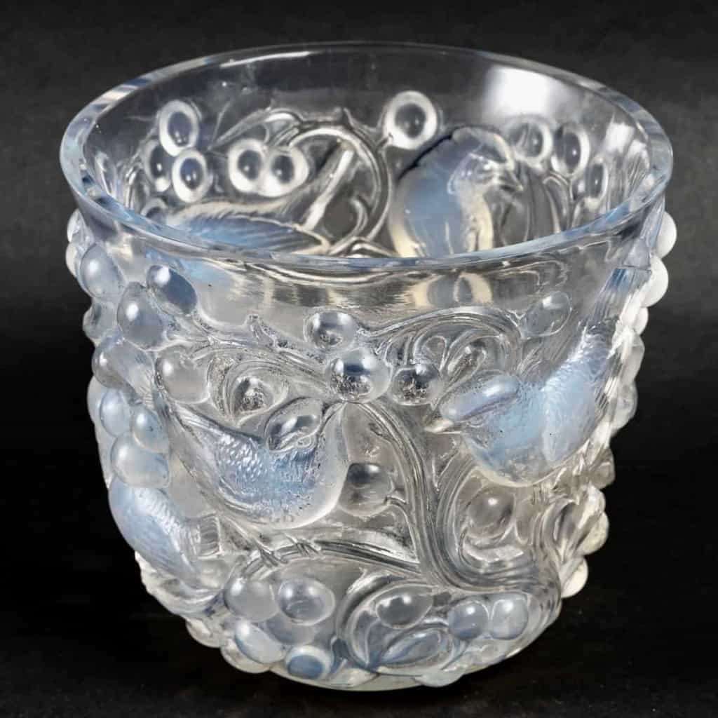 Vase « Avallon » verre opalescent de René LALIQUE | Biron Vase "Avallon" verre opalescent de René LALIQUE