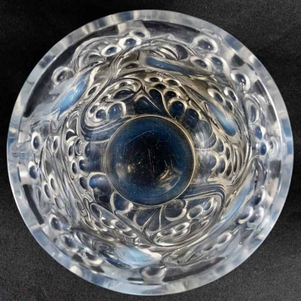 Vase « Avallon » verre opalescent de René LALIQUE | Biron Vase "Avallon" verre opalescent de René LALIQUE