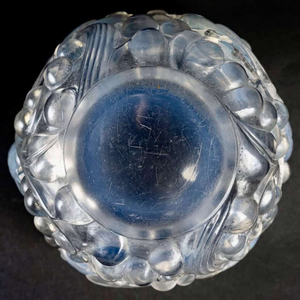 Vase « Avallon » verre opalescent de René LALIQUE | Biron Vase "Avallon" verre opalescent de René LALIQUE