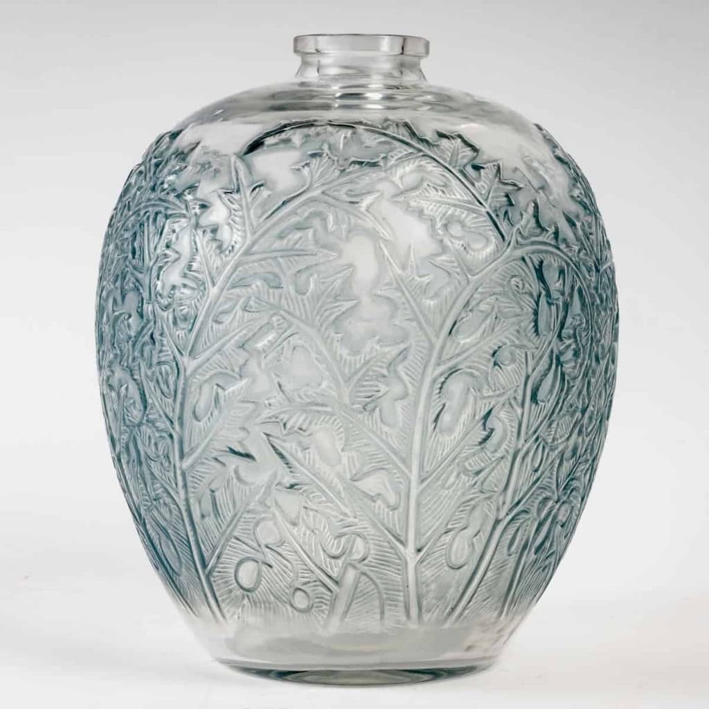 Vase « Acanthes » verre blanc patiné bleu de René LALIQUE | Biron Vase "Acanthes" verre blanc patiné bleu de René LALIQUE