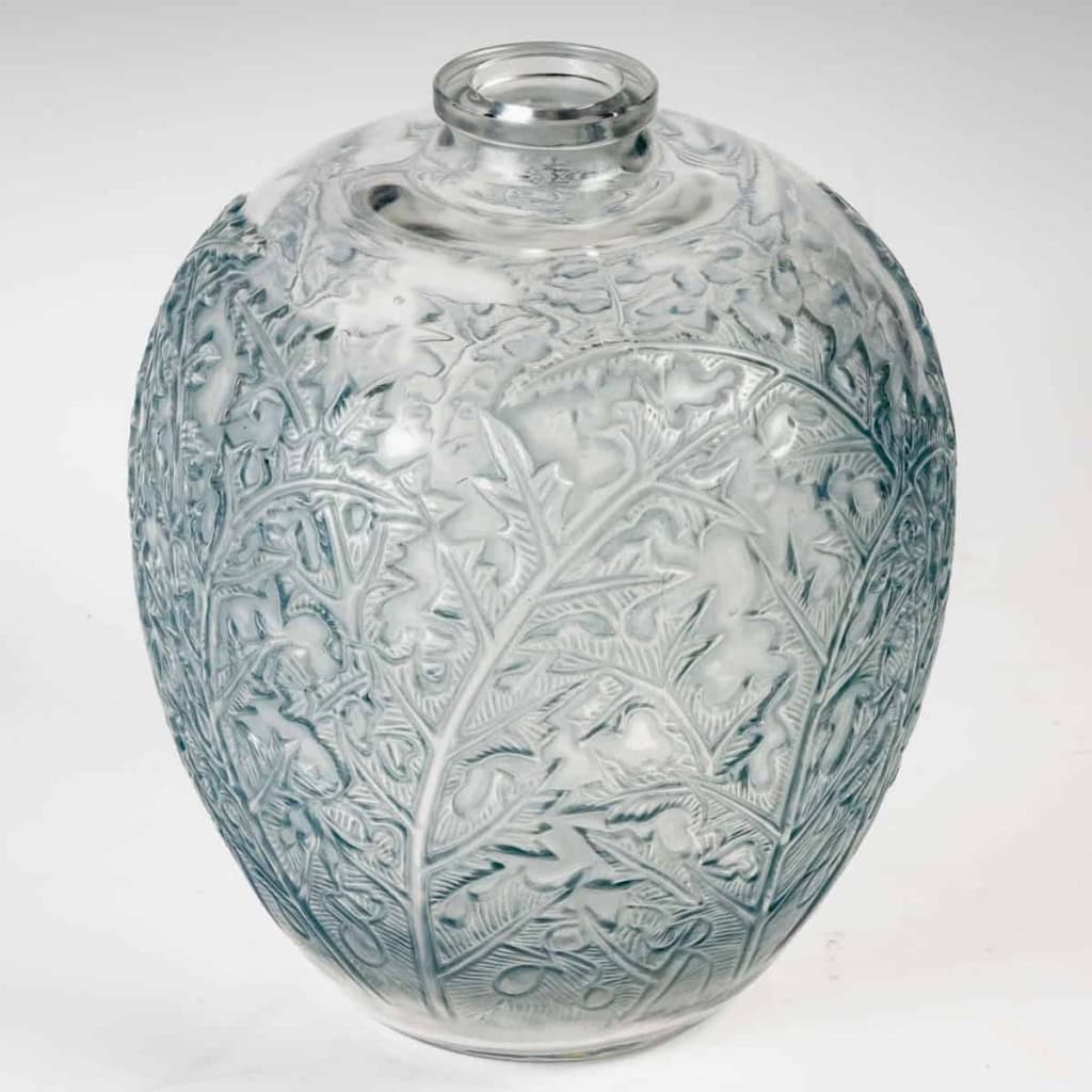 Vase « Acanthes » verre blanc patiné bleu de René LALIQUE | Biron Vase "Acanthes" verre blanc patiné bleu de René LALIQUE