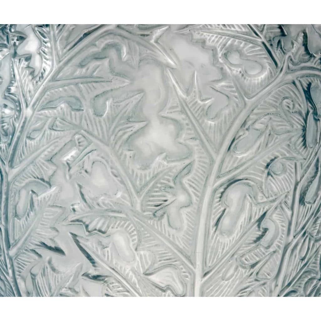 Vase « Acanthes » verre blanc patiné bleu de René LALIQUE | Biron Vase "Acanthes" verre blanc patiné bleu de René LALIQUE