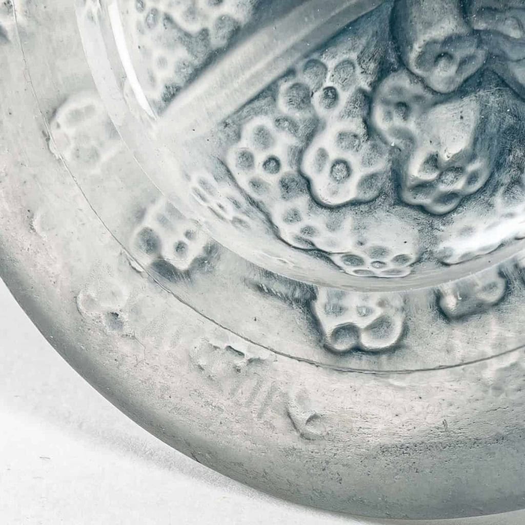 Presse-Papiers « Deux Tourterelles » verre blanc patiné bleu de René LALIQUE | Biron Presse-Papiers "Deux Tourterelles" verre blanc patiné bleu de René LALIQUE