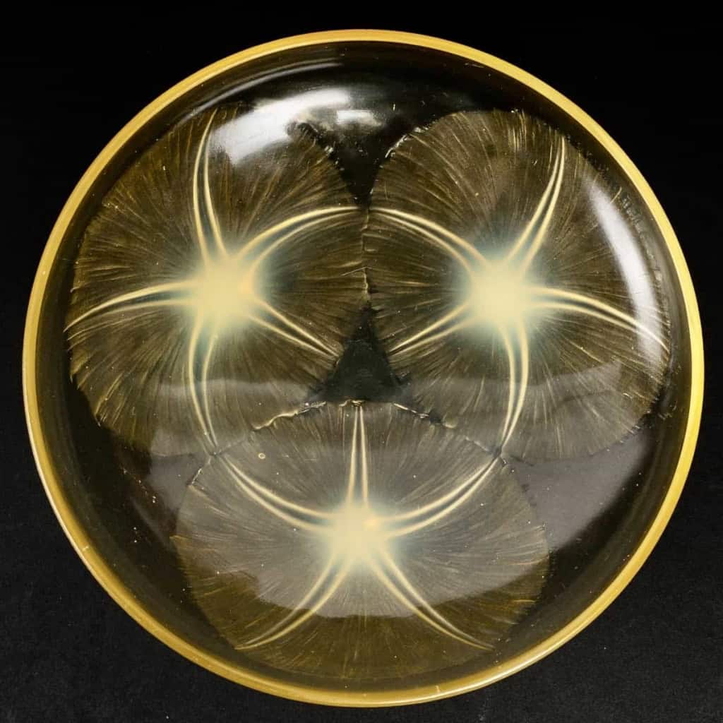 Coupe « Volubilis » verre jaune opalescent de René LALIQUE | Biron Coupe "Volubilis" verre jaune opalescent de René LALIQUE