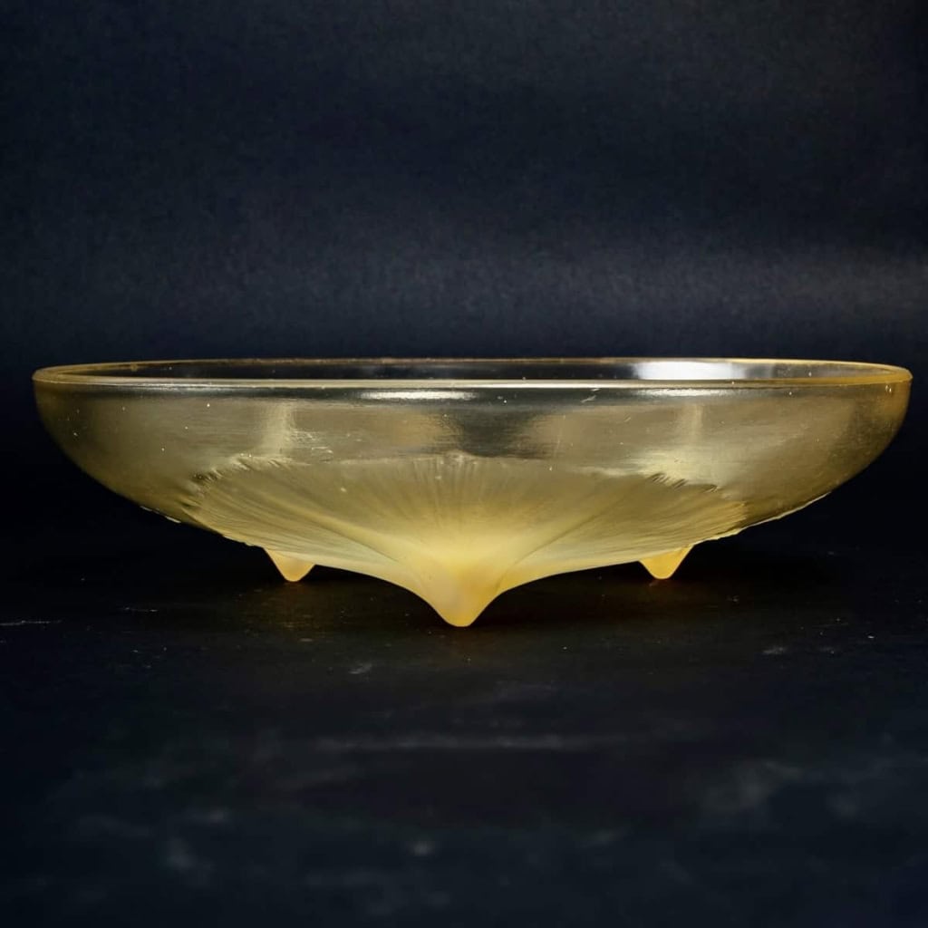 Coupe « Volubilis » verre jaune opalescent de René LALIQUE | Biron Coupe "Volubilis" verre jaune opalescent de René LALIQUE
