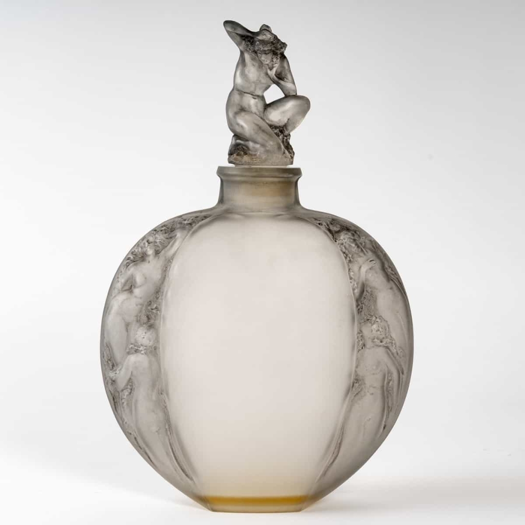 Vase « Méplat Sirènes avec Bouchon Figurines » verre blanc patiné Gris de René LALIQUE | Biron |||||||||
