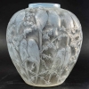 Vase « Perruches » en verre opalescent double couche patiné gris de René LALIQUE | Biron |||||||