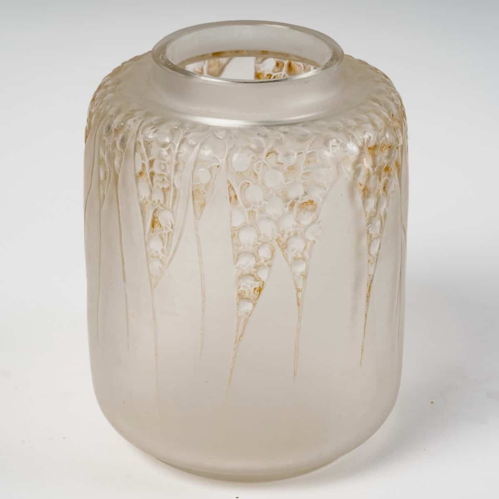 Vase « Muguet » verre blanc patiné sépia de René LALIQUE | Biron Vase "Muguet" verre blanc patiné sépia de René LALIQUE