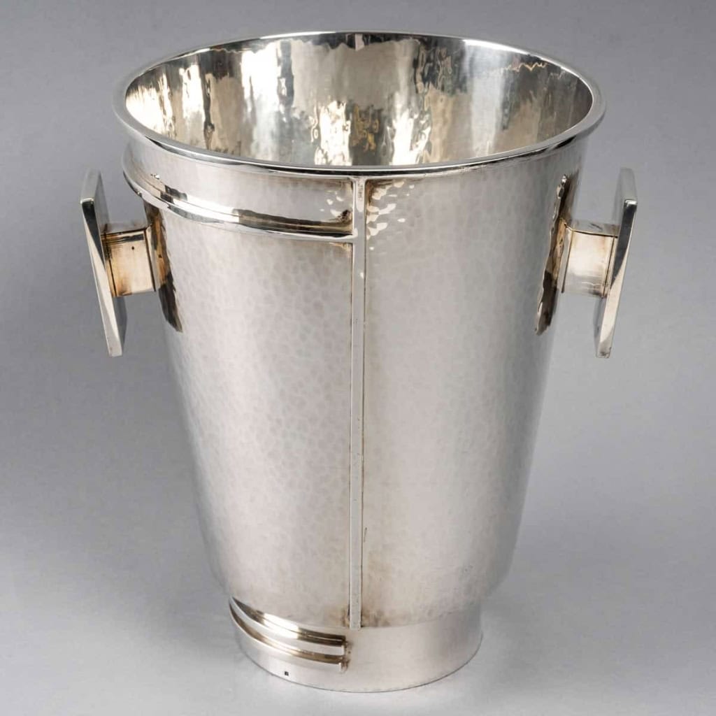 Seau à Champagne Moderniste métal argenté martelé de Jean DESPRES | Biron Seau à Champagne Moderniste métal argenté martelé de Jean DESPRES