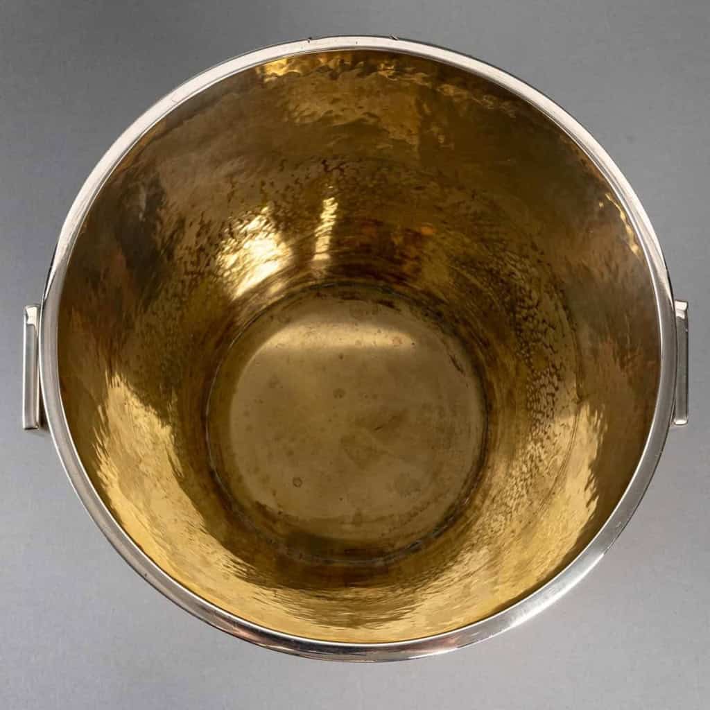 Seau à Champagne Moderniste métal argenté martelé de Jean DESPRES | Biron Seau à Champagne Moderniste métal argenté martelé de Jean DESPRES