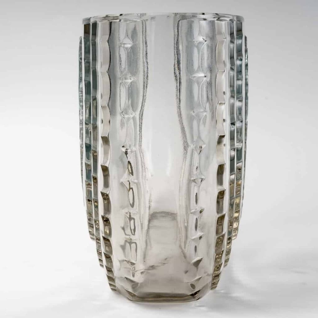 Vase « Flore » verre blanc patiné bleu de René LALIQUE | Biron Vase "Flore" verre blanc patiné bleu de René LALIQUE