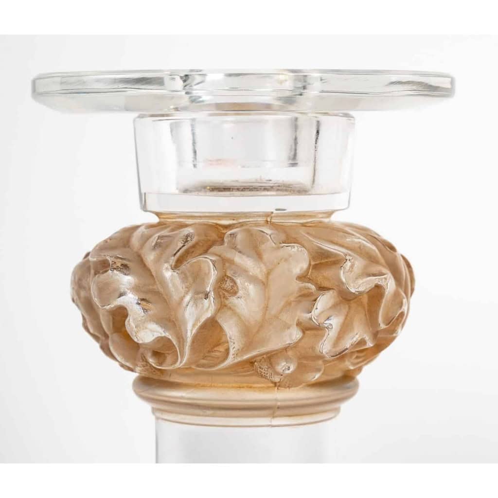 Paire de Bougeoirs "Chêne" verre blanc patiné sépia de René LALIQUE