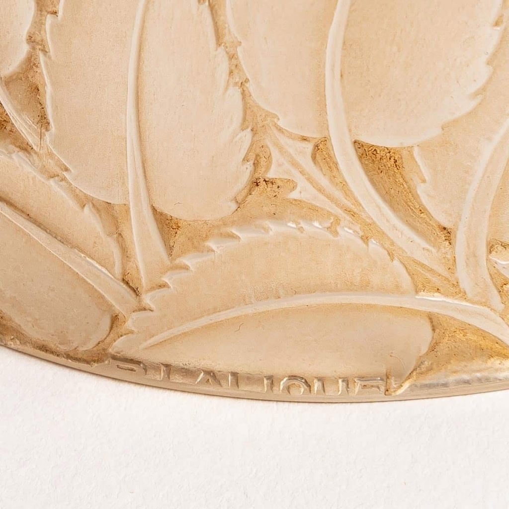 Brûle Parfums « Boutons D’Or » verre blanc patiné sépia de René LALIQUE pour les Lampes Berger | Biron Brûle Parfums "Boutons D'Or" verre blanc patiné sépia de René LALIQUE pour les Lampes Berger