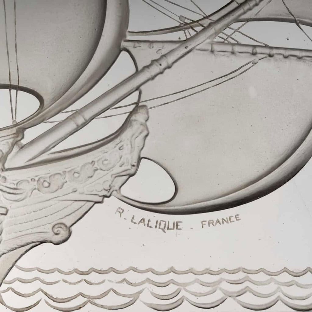 Surtout Décoratif « Caravelle » verre blanc de René LALIQUE | Biron Surtout Décoratif "Caravelle" verre blanc de René LALIQUE