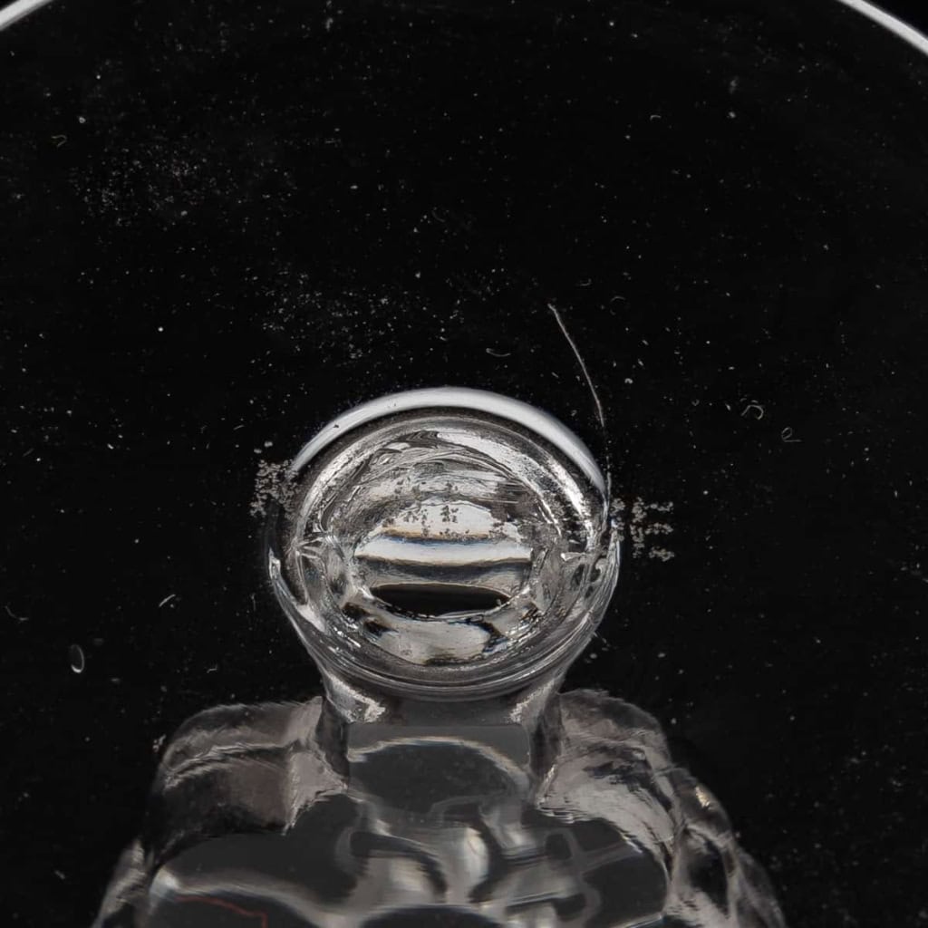 Suite de 6 Verres à Liqueur « Thionville » verre blanc émaillé noir de René LALIQUE – 6 pièces | Biron Suite de 6 Verres à Liqueur "Thionville" verre blanc émaillé noir de René LALIQUE - 6 pièces